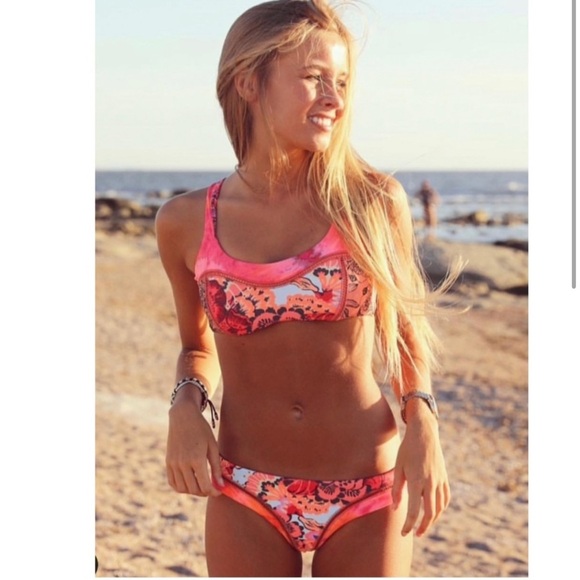 (TOP) Maaji Out of Focus Reversible Bikini Top.